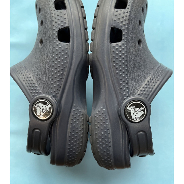 crocs(クロックス)のcrocs クロックス サンダル キッズ C8 15.5 ネイビー キッズ/ベビー/マタニティのキッズ靴/シューズ(15cm~)(サンダル)の商品写真