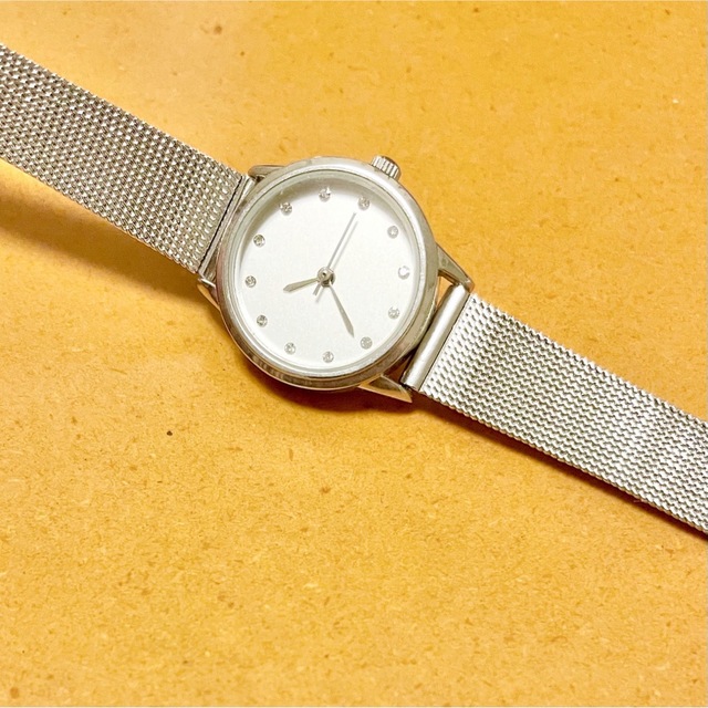 H&M(エイチアンドエム)の５月中販売終了・新品同様・H&M・腕時計・ウォッチ・時計・バングル・シルバー レディースのファッション小物(腕時計)の商品写真
