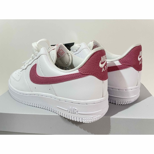 NIKE(ナイキ)の【新品】24cm NIKE WMNS エアフォース1 Desert Berry レディースの靴/シューズ(スニーカー)の商品写真