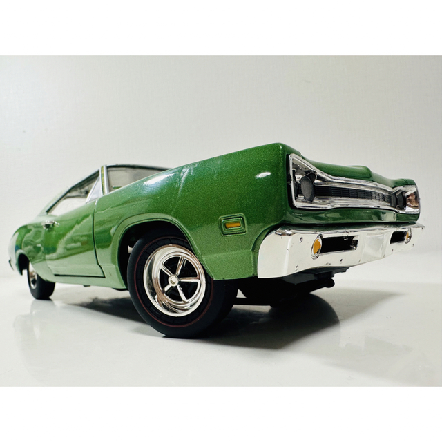 アーテル/'69 Dodgeダッジ SuperBeeスーパービー 1/18