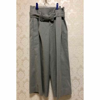 バナナリパブリック(Banana Republic)の【新品】 BANANA REPUBLIC リボン付 クロップドパンツ グレー(クロップドパンツ)