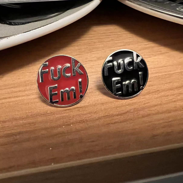 Supreme 21ss fuck em pin ピンズ　ピンバッジ ピンバッチ