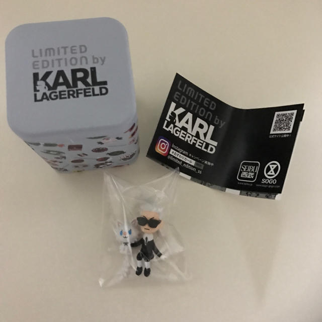 Karl Lagerfeld(カールラガーフェルド)のAlice様専用  KARL LAGERFELDお座りマスコット インテリア/住まい/日用品のインテリア小物(置物)の商品写真