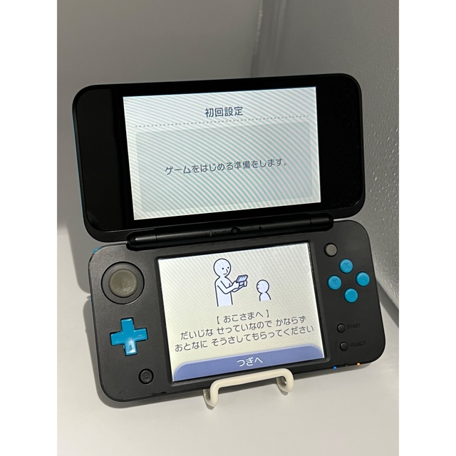 ニンテンドー2DS(ニンテンドー2DS)の【ほぼ完品・液晶美品】 Newニンテンドー2DSLL ブラック×ターコイズ 本体 エンタメ/ホビーのゲームソフト/ゲーム機本体(携帯用ゲーム機本体)の商品写真