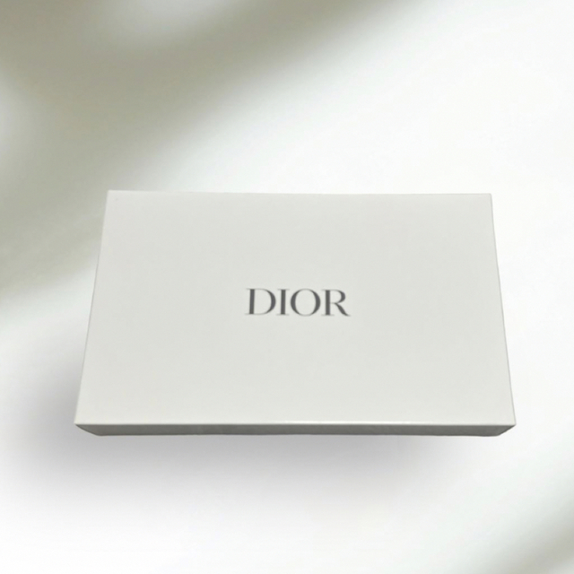 Christian Dior(クリスチャンディオール)の新品未使用　Dior デｲオール　ポーチ　ビューティー　クラッチバッグ レディースのファッション小物(ポーチ)の商品写真