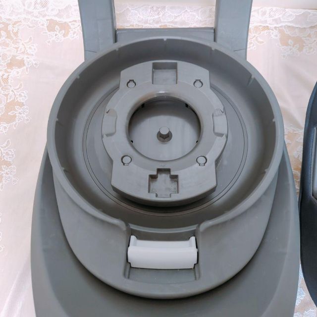 美品 コンビ THE S Air ISOFIX エッグショック ZB-690