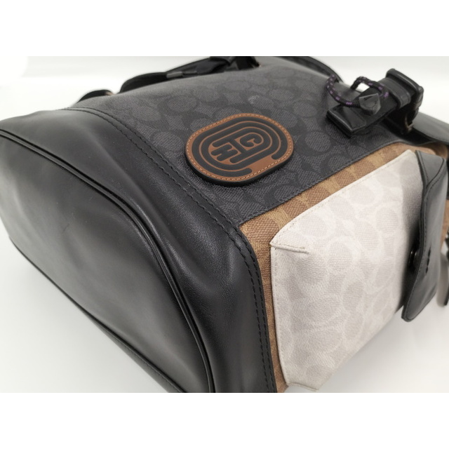 COACH(コーチ)のCOACH バックパック リュック シグネチャー PVCコーティング ブラック レディースのバッグ(リュック/バックパック)の商品写真