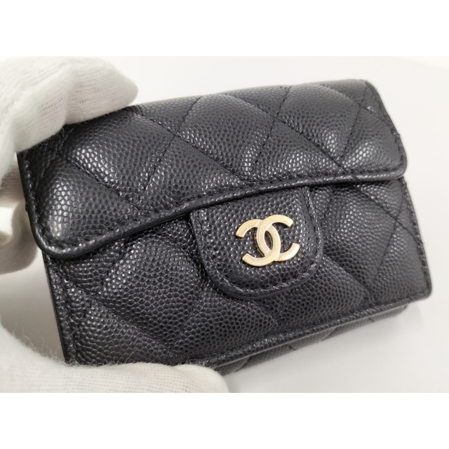 CHANEL(シャネル)のCHANEL クラシック スモール 三つ折り財布 マトラッセ キャビアスキン レディースのファッション小物(財布)の商品写真