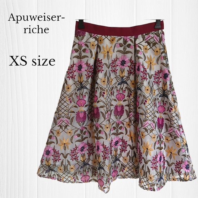 Apuweiser-riche(アプワイザーリッシェ)のApuweiser-riche アプワイザーリッシェ フレア スカート 刺繍 花 レディースのスカート(ひざ丈スカート)の商品写真