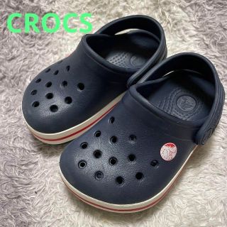 クロックス(crocs)のs245 crocs クロックス キッズサンダル 4C5 ネイビー白赤 シンプル(スリッポン)