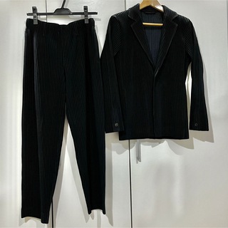 イッセイミヤケ セットアップスーツ(メンズ)（ブラック/黒色系）の通販
