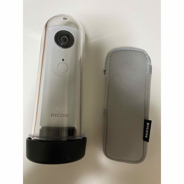 RICOH(リコー)のRICOH THETA ケース付 スマホ/家電/カメラのカメラ(コンパクトデジタルカメラ)の商品写真