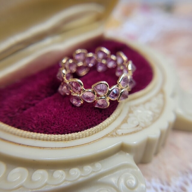 💖ピンクサファイア フルエタニティ リング💖お花モチーフ レディースのアクセサリー(リング(指輪))の商品写真
