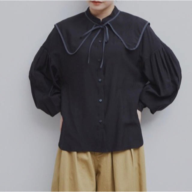 merlot(メルロー)のmerlot メルロー　つけ襟リボンブラウス　ブラック　フリーサイズ レディースのトップス(シャツ/ブラウス(長袖/七分))の商品写真