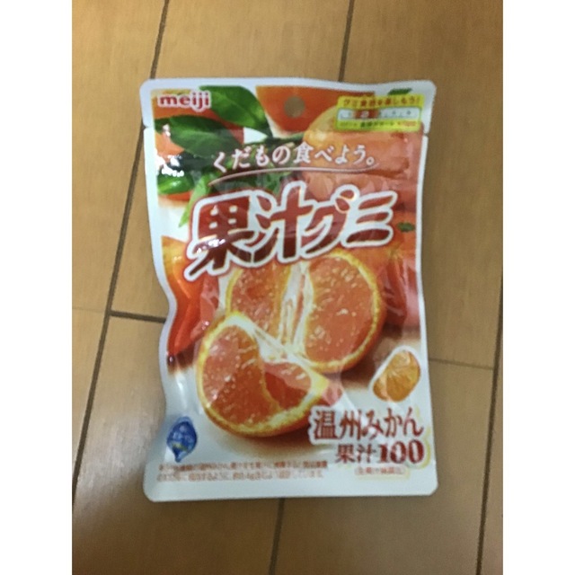 明治(メイジ)の果汁グミ 食品/飲料/酒の食品(菓子/デザート)の商品写真