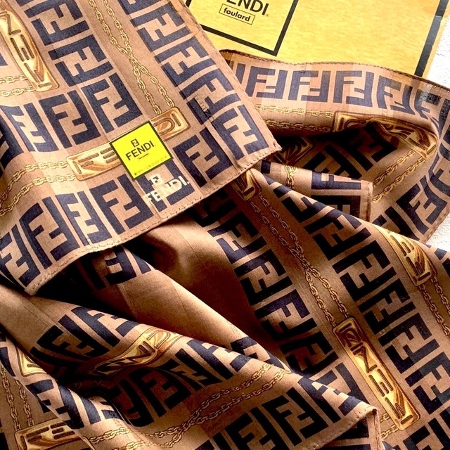 FENDI(フェンディ)のFENDI★フェンディ★大判ハンカチ F ★新品未使用 レディースのファッション小物(ハンカチ)の商品写真