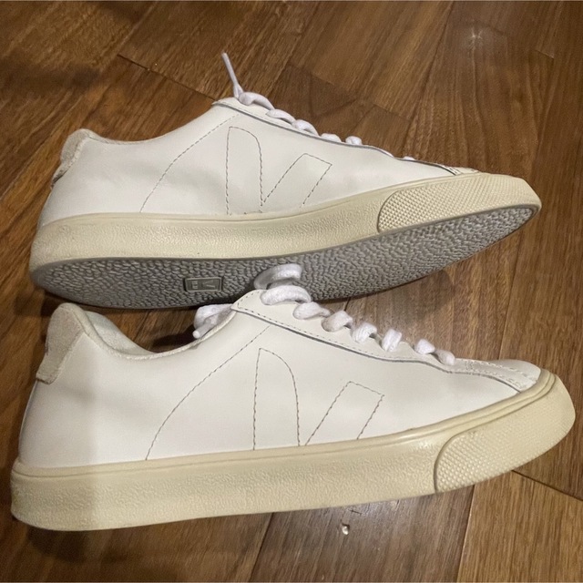 VEJA(ヴェジャ)のVEJA ESPLAR  LEATHERヴェジャエスプラ　ホワイト 24.0㎝ レディースの靴/シューズ(スニーカー)の商品写真