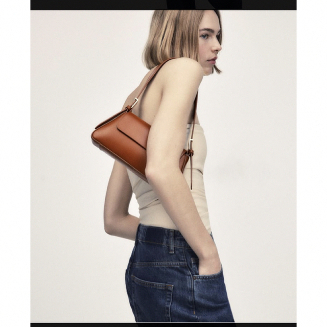 ZARA - ZARA フラップミニマルショルダーバッグの通販 by ゆか ZARA - ZARA フラップミニマルショルダーバッグの通販 by ゆか