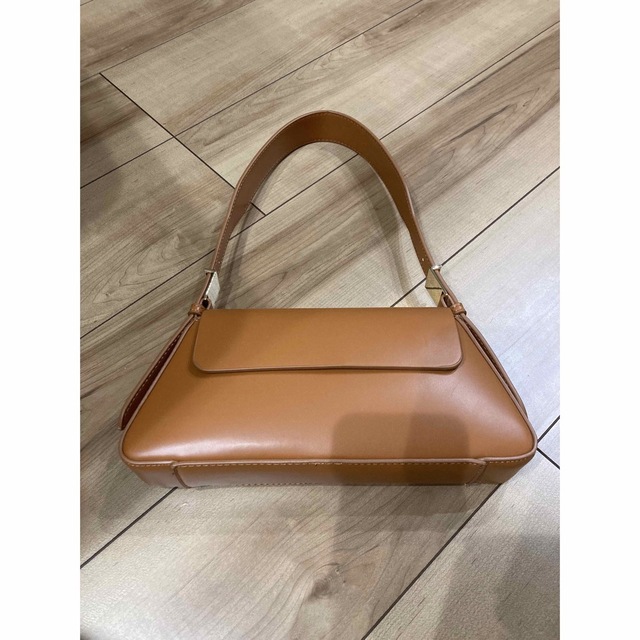 ZARA - ZARA フラップミニマルショルダーバッグの通販 by ゆか ZARA - ZARA フラップミニマルショルダーバッグの通販 by ゆか