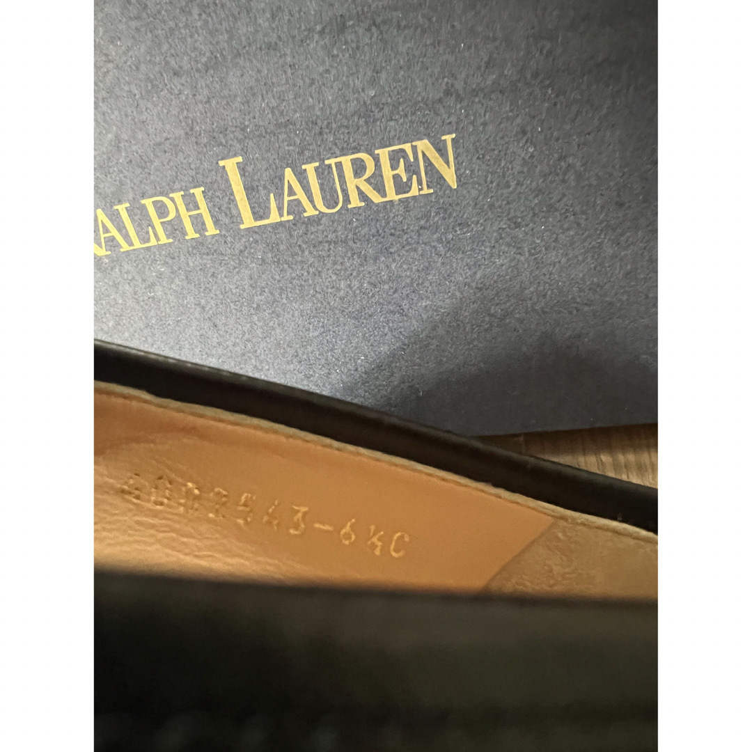 Ralph Lauren(ラルフローレン)のRALPH LAUREN  シルバーロゴプレート　ブラックローファー レディースの靴/シューズ(ローファー/革靴)の商品写真