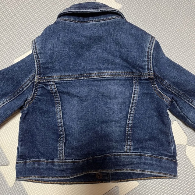 babyGAP(ベビーギャップ)のbabyGap ジージャン 80cm キッズ/ベビー/マタニティのベビー服(~85cm)(ジャケット/コート)の商品写真