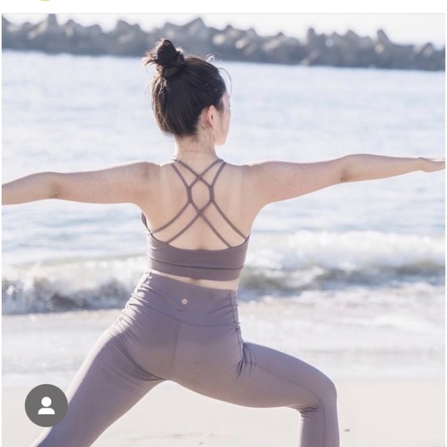 lululemon(ルルレモン)の新品未使用　上下セット　ZOMIGEN ブラトップ　レギンス　グレー　S スポーツ/アウトドアのトレーニング/エクササイズ(ヨガ)の商品写真