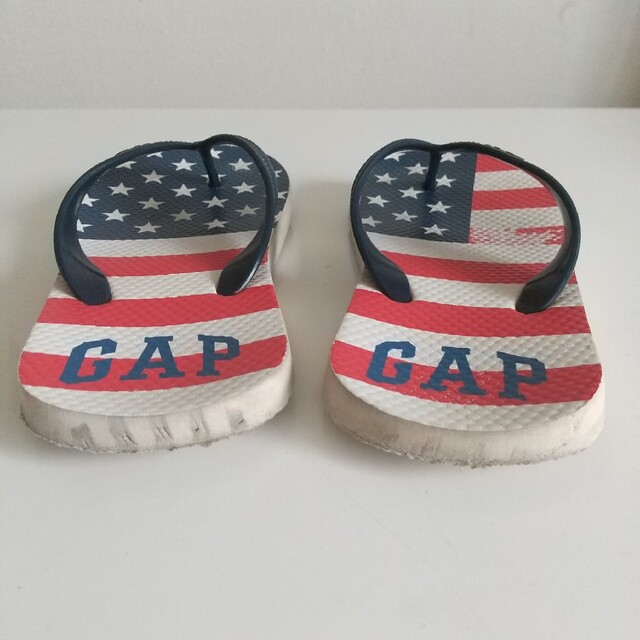 GAP Kids(ギャップキッズ)のビーチサンダル キッズ/ベビー/マタニティのキッズ靴/シューズ(15cm~)(サンダル)の商品写真