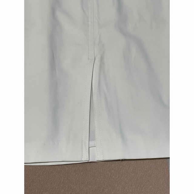 PRIVATE LABEL(プライベートレーベル)の【Private Label】プライベートレーベル 前スリットタイトスカート レディースのスカート(ひざ丈スカート)の商品写真
