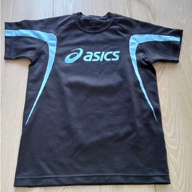 asics(アシックス)のasics Tｼｬﾂ 150 黒 キッズ/ベビー/マタニティのキッズ服男の子用(90cm~)(Tシャツ/カットソー)の商品写真