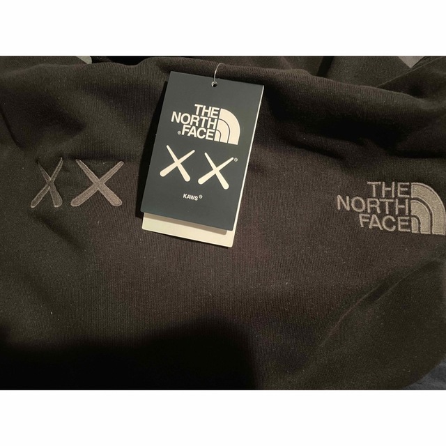 THE NORTH FACE(ザノースフェイス)の【XS】KAWS NORTH FACE コラボパーカー メンズのトップス(パーカー)の商品写真