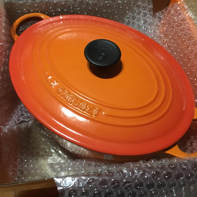 LE CREUSET(ルクルーゼ)の更に！値下げ☆ル・クルーゼ ココットオーバル 25 インテリア/住まい/日用品のキッチン/食器(鍋/フライパン)の商品写真