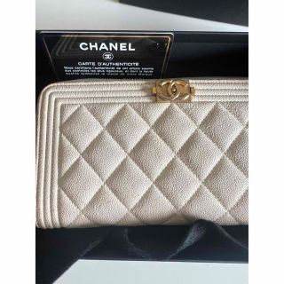 シャネル(CHANEL)の最値下げ！ボーイシャネル　ジップ長財布 白（ ゴールド の金具）(財布)