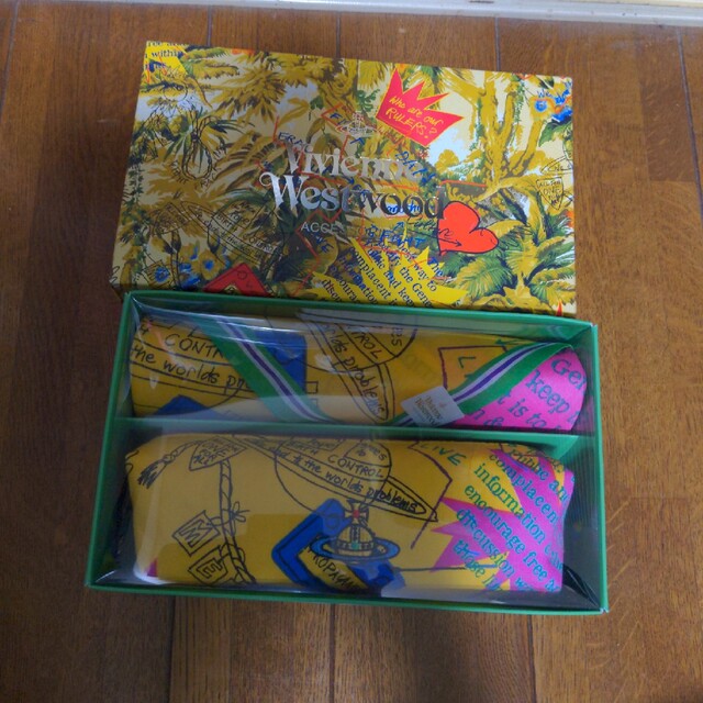 Vivienne Westwood(ヴィヴィアンウエストウッド)のヴィヴィアンウエストウッド筆箱ポーチ インテリア/住まい/日用品の文房具(ペンケース/筆箱)の商品写真