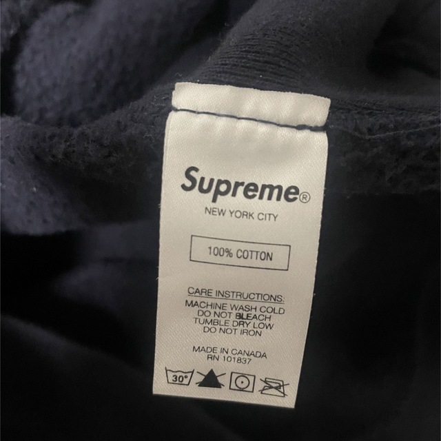 即完売モデル】Supreme後藤真希着用雪が積もったロゴ