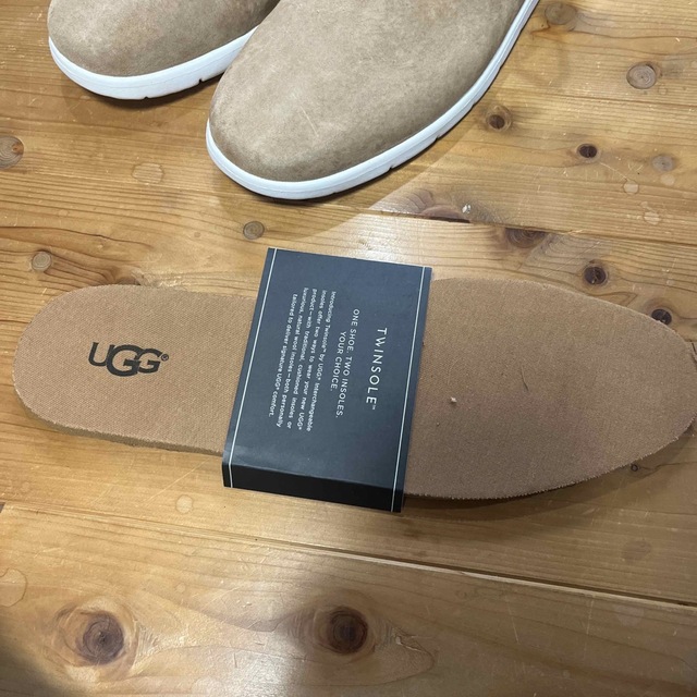 UGG(アグ)の新品未使用　UGG メンズ　ショートブーツ　冬・夏中敷きあり メンズの靴/シューズ(ブーツ)の商品写真