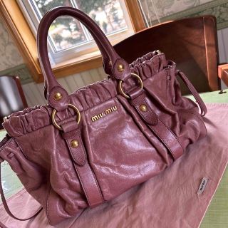 ミュウミュウ(MIU MIU)のミュウミュウ　バッグ　ギャザーバッグ　(ハンドバッグ)