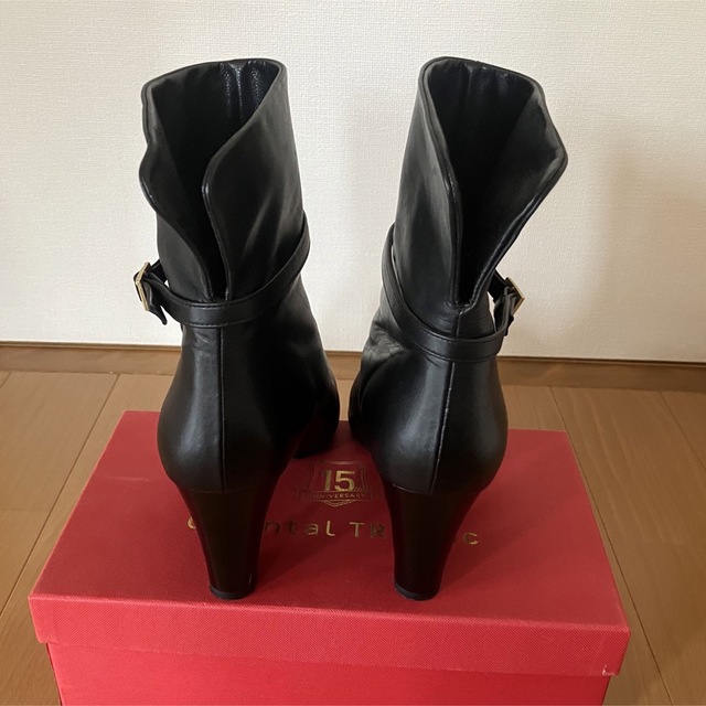 美品✨本革ショートブーツ レディースの靴/シューズ(ブーツ)の商品写真