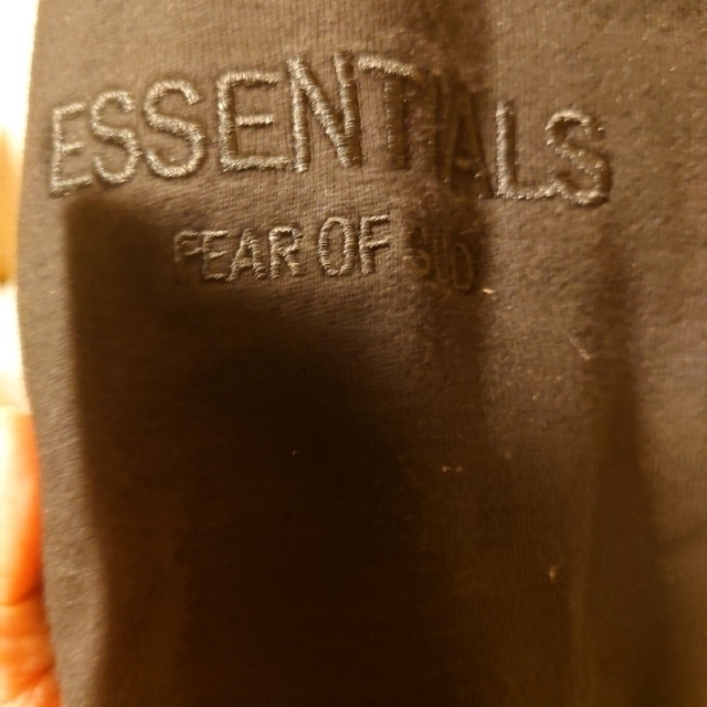 FEAR OF GOD(フィアオブゴッド)のfog essentials パーカー メンズのトップス(パーカー)の商品写真