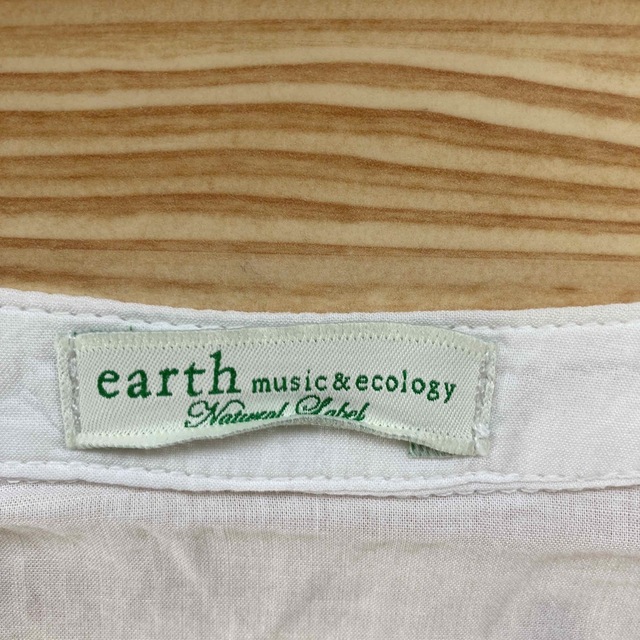 earth music & ecology(アースミュージックアンドエコロジー)の【earth music &ecology】白ブラウス レディースのトップス(シャツ/ブラウス(長袖/七分))の商品写真