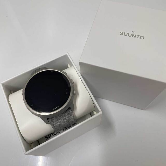 SUUNTO(スント)の【未使用】スント SUUNTO 7 STONE GRAY TITANIUM ストーングレイ チタニウム スマートウォッチ SS050567000 ユニセックス レディースのファッション小物(腕時計)の商品写真