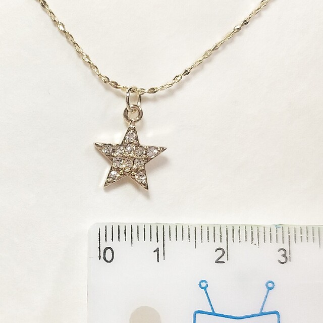 スターネックレス　星のキラキラネックレス　ゴールド レディースのアクセサリー(ネックレス)の商品写真
