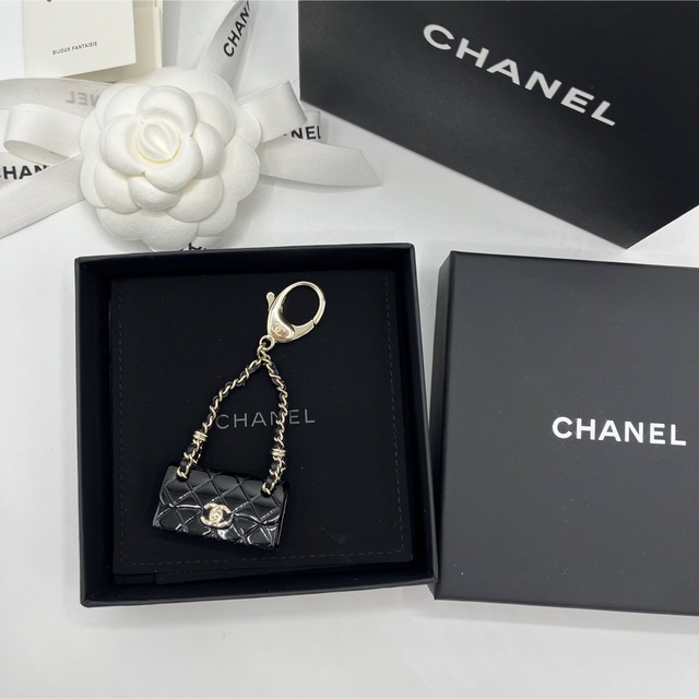 CHANEL(シャネル)の激レア CHANEL シャネル　マトラッセ　キーホルダーゴールド ココマーク レディースのアクセサリー(チャーム)の商品写真