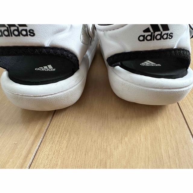 adidas  サンダル キッズ/ベビー/マタニティのキッズ靴/シューズ(15cm~)(サンダル)の商品写真