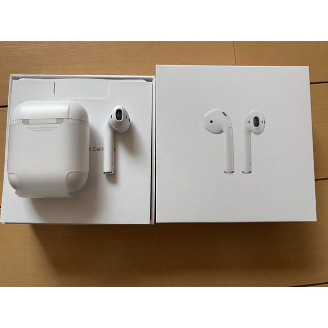 Apple(アップル)のAirPods 第一世代　右耳 スマホ/家電/カメラのオーディオ機器(ヘッドフォン/イヤフォン)の商品写真