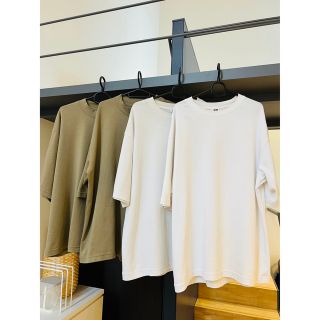 ユニクロ(UNIQLO)のエアリズムコットンオーバーサイズTシャツ白2枚＋モックネックTシャツグリーン2枚(Tシャツ/カットソー(半袖/袖なし))