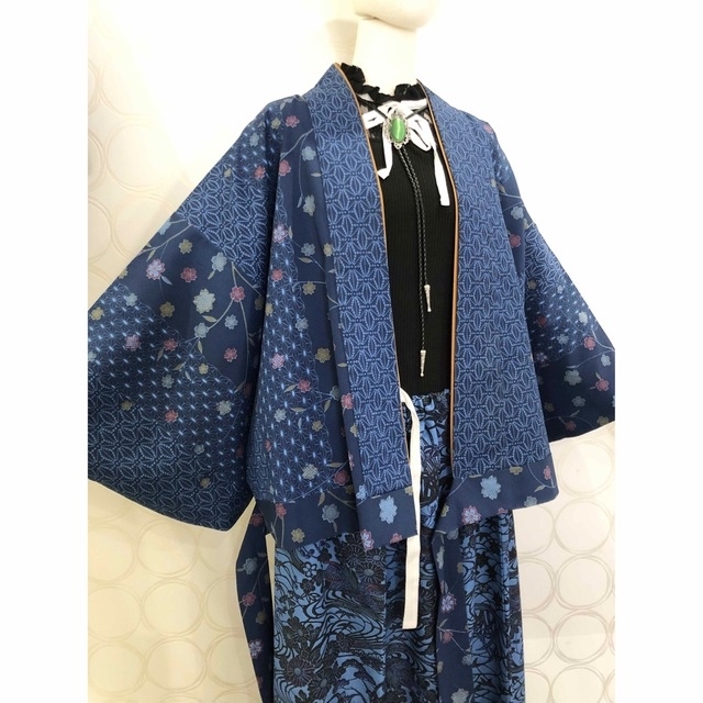 ショート丈羽織 紺色 和柄×桜 丸袖 カーディガン レディースのトップス(カーディガン)の商品写真