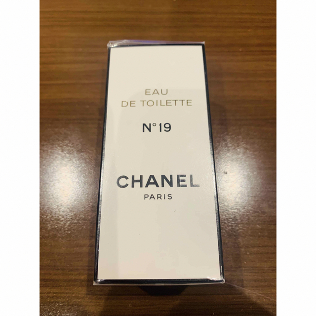 香水(女性用)CHANEL  N°19 EAU DE TOILETTE 100ml