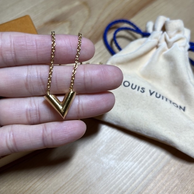 ルイヴィトン LOUIS VUITTON エセンシャルv ネックレス 本格派ま