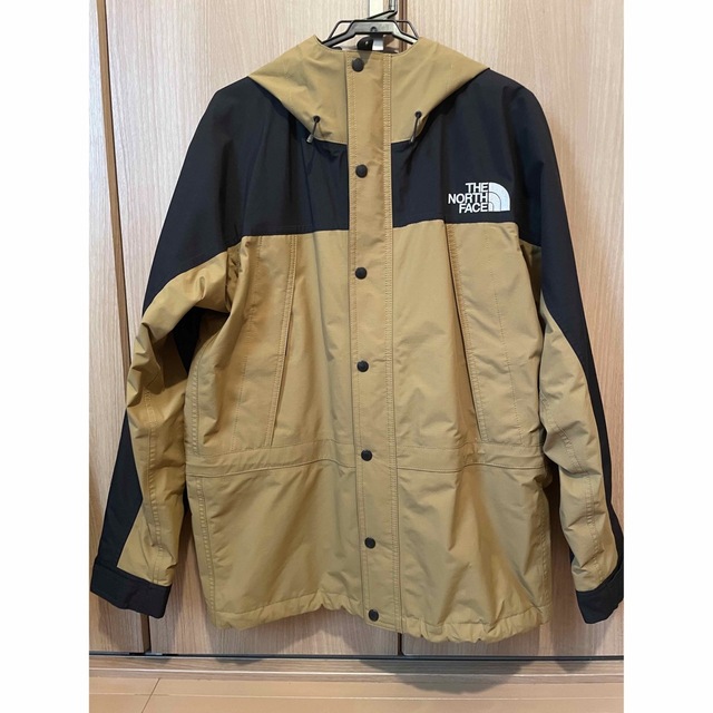 THE NORTH FACE MOUNTAIN LIGHT JACKATのサムネイル
