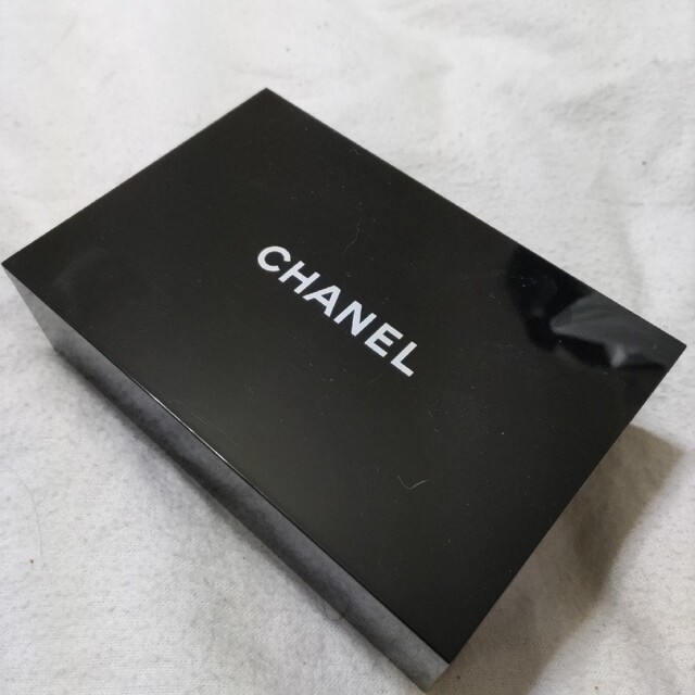 CHANEL(シャネル)のシャネルのミラー付きコスメケース インテリア/住まい/日用品のインテリア小物(小物入れ)の商品写真